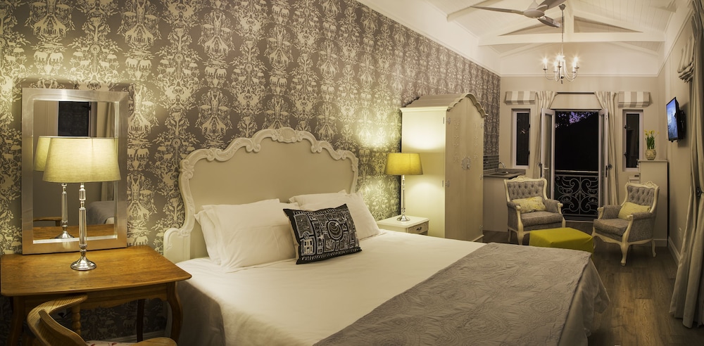 Comfort Room, 1 Bedroom (Mackaya Bella Suite) photo 1