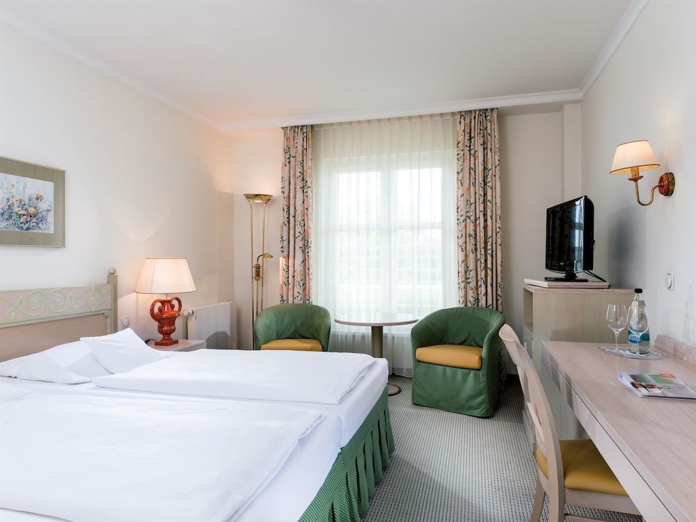 Double Room (Land view without balcony)