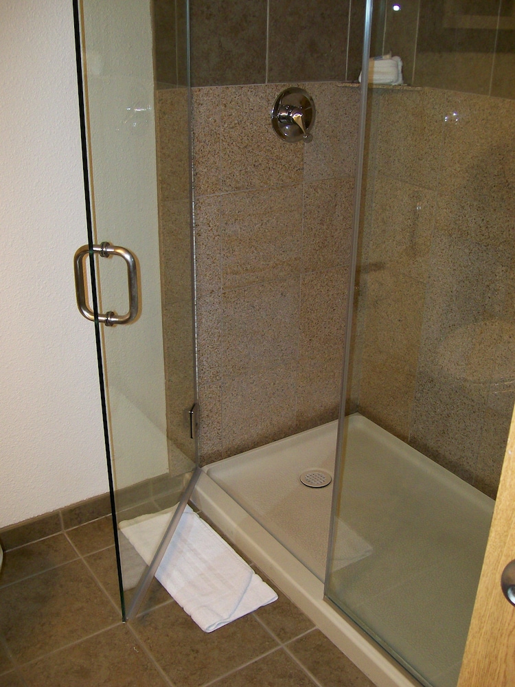 Suite, 1 King Bed - Photo 6