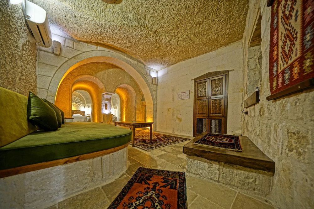 Luxury Cave Suite photo 2