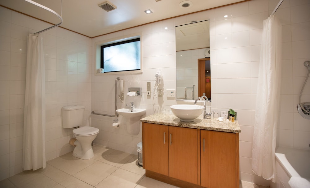 Premium Family Room (1 Queen and 2 Singles) - Photo 6
