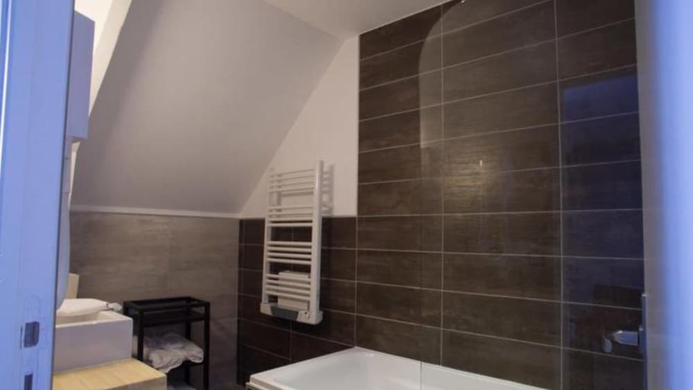 Deluxe Double Room, 1 Queen Bed, Non Smoking photo 2