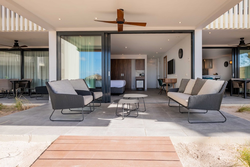Premium Apartment, 3 Bedrooms, Ocean View, Beachfront - Photo 11