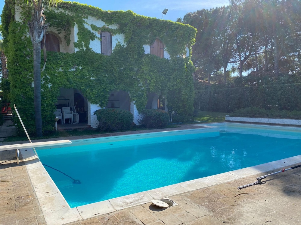 Villa photo 2