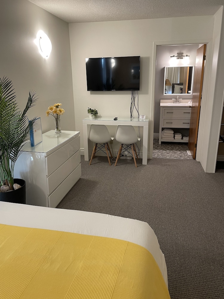 Standard Room, 2 Queen Beds, Ground Floor (101) photo 3