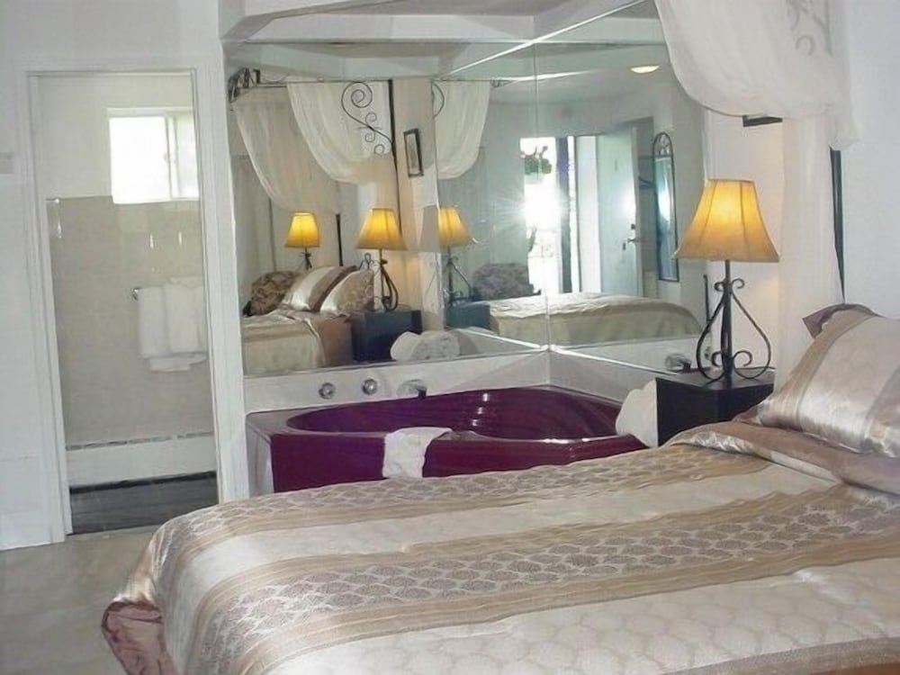 Junior Suite, Jetted Tub