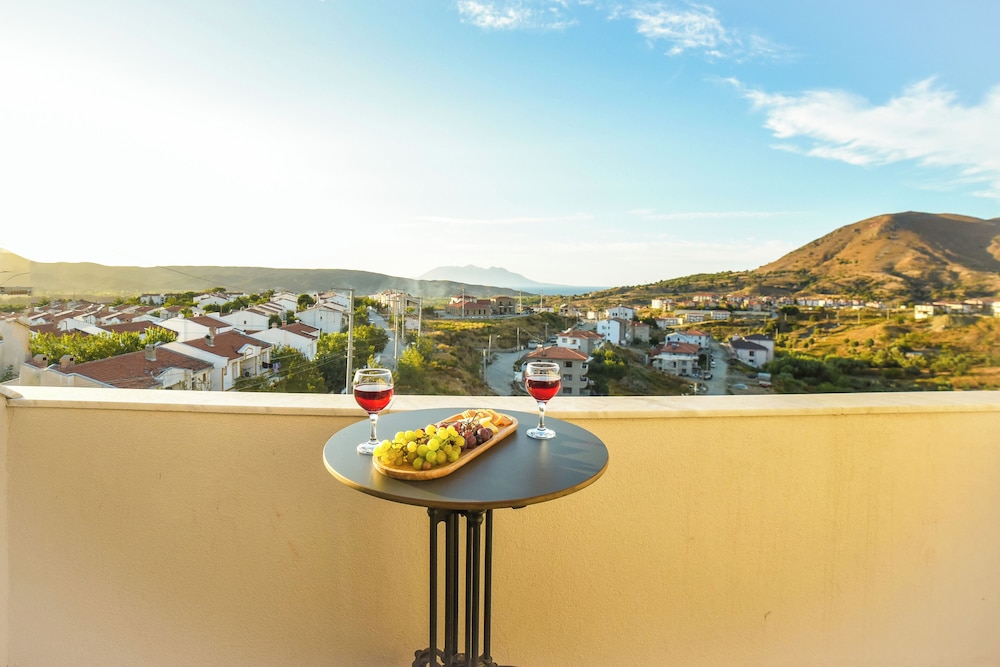 Standard Triple Room, Balcony - Photo 7