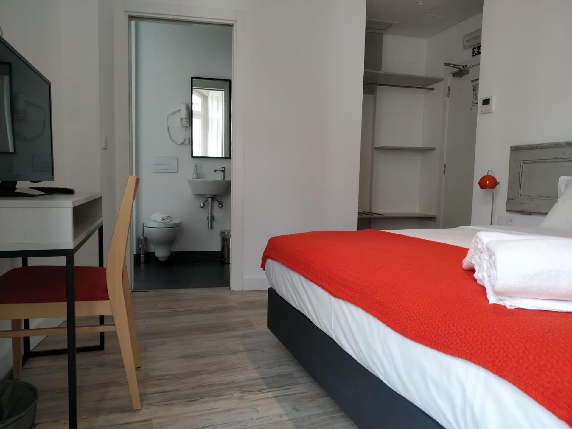 Double Room with Private Bathroom photo 3