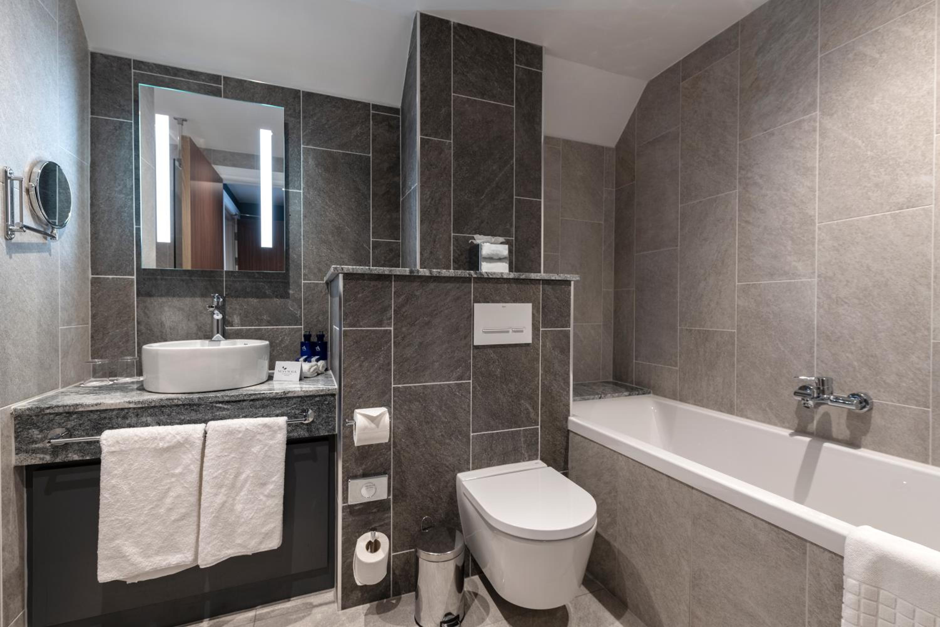King Suite with View photo 3