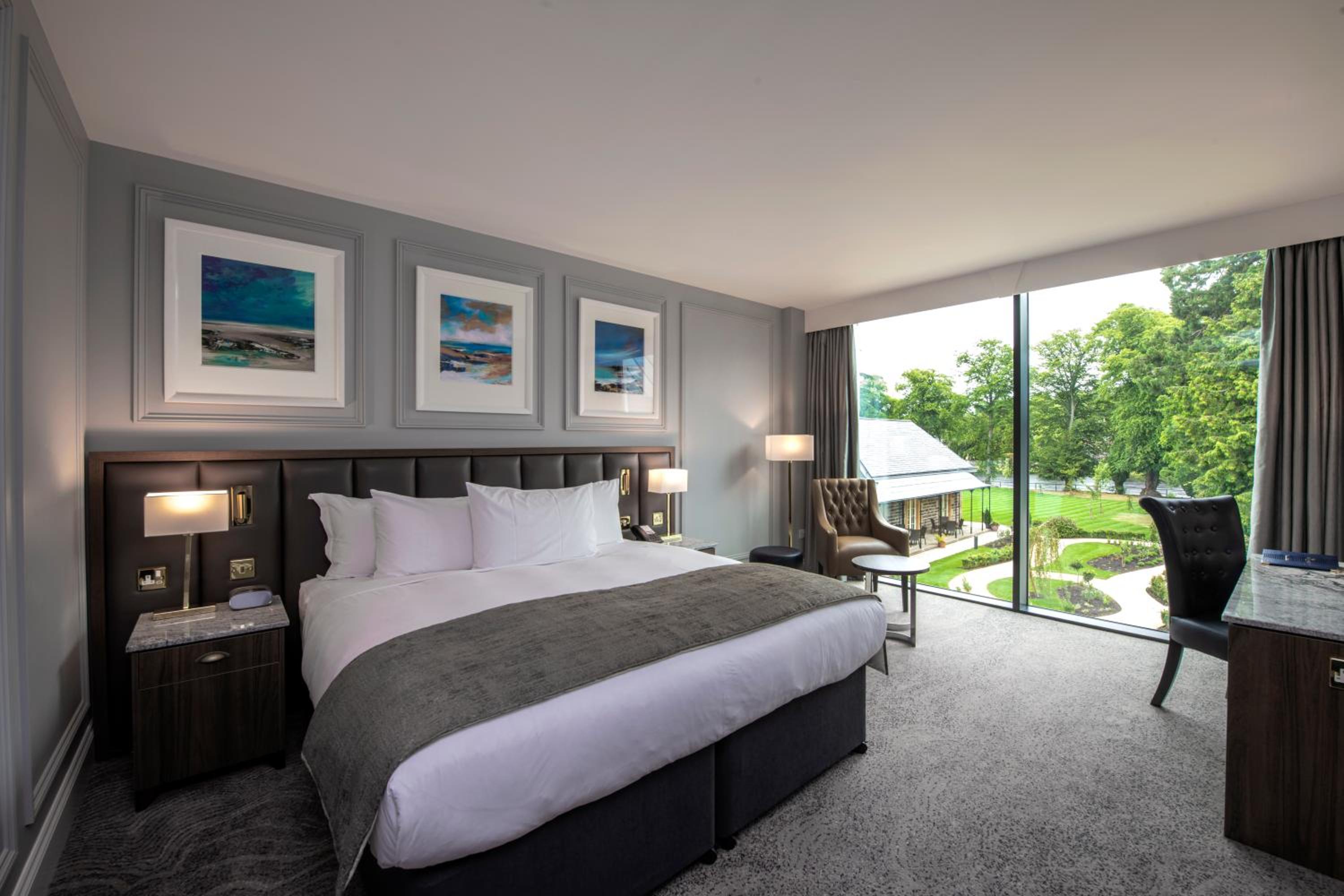 Executive King Room with River View - Converts to Twin Beds photo 3