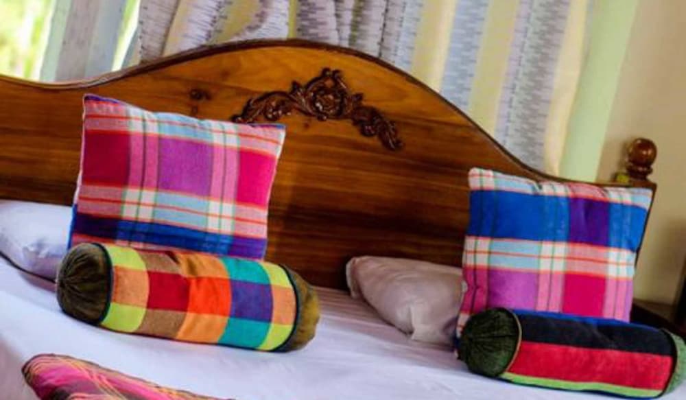 Standard Double Room, 1 Queen Bed, Private Bathroom, Hill View photo 3