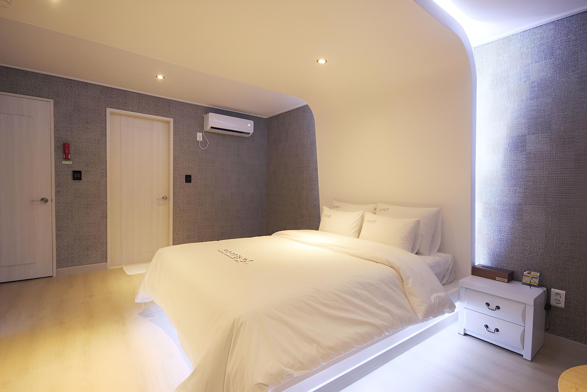 Room (Standard Room) - Photo 2