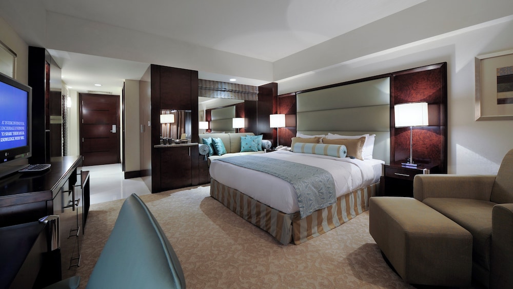 Classic Room, 1 King Bed, Club Lounge Access, Sea View, photo 6