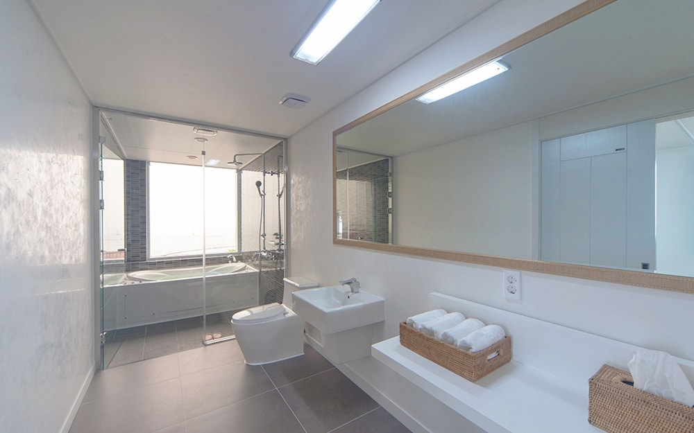 Room (Deluxe Room-56) - Photo 4