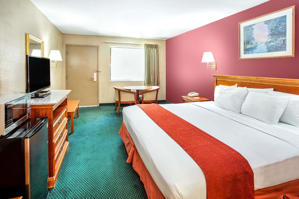 Room, 1 Double Bed, Non Smoking, Refrigerator & Microwave