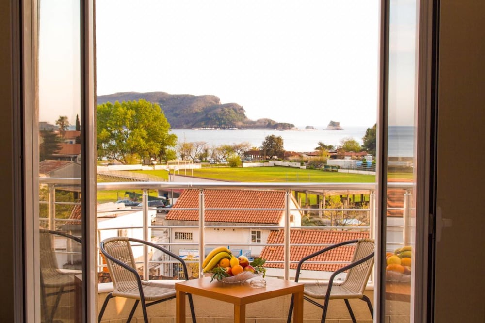 Classic Studio, Multiple Beds, Sea View