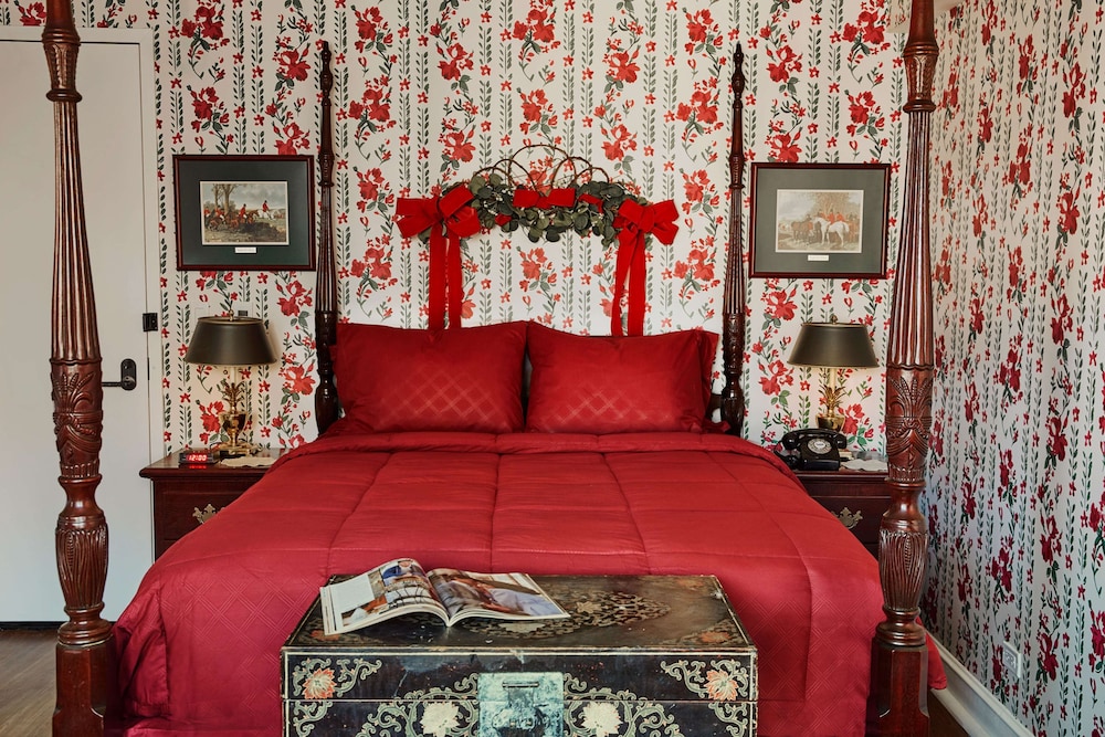 Room, 1 Queen Bed (Home Alone Room) - Photo 1