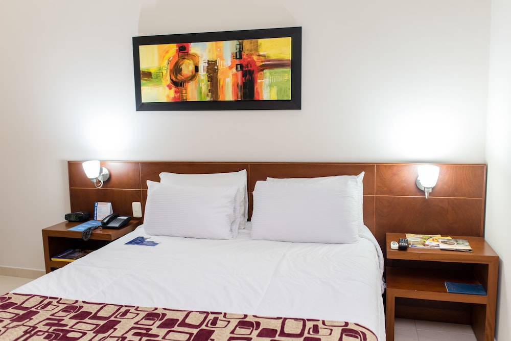 Standard Room, 1 King Bed, Accessible - Photo 4