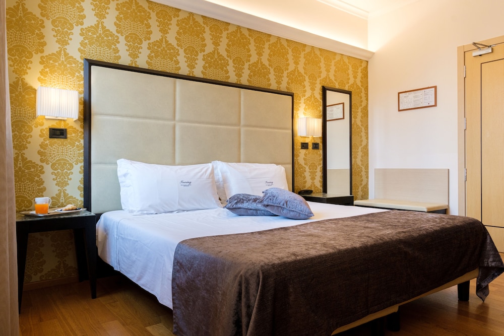 Double Room (Gold) thumbnail 6