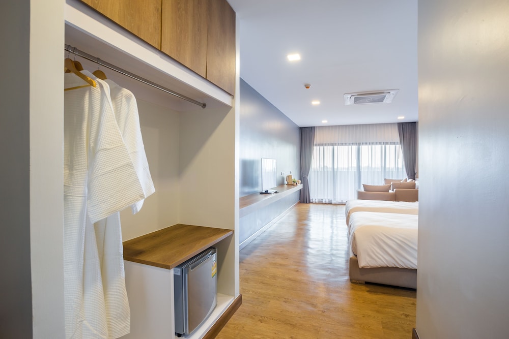 Executive Twin Room with Private Balcony - Photo 2
