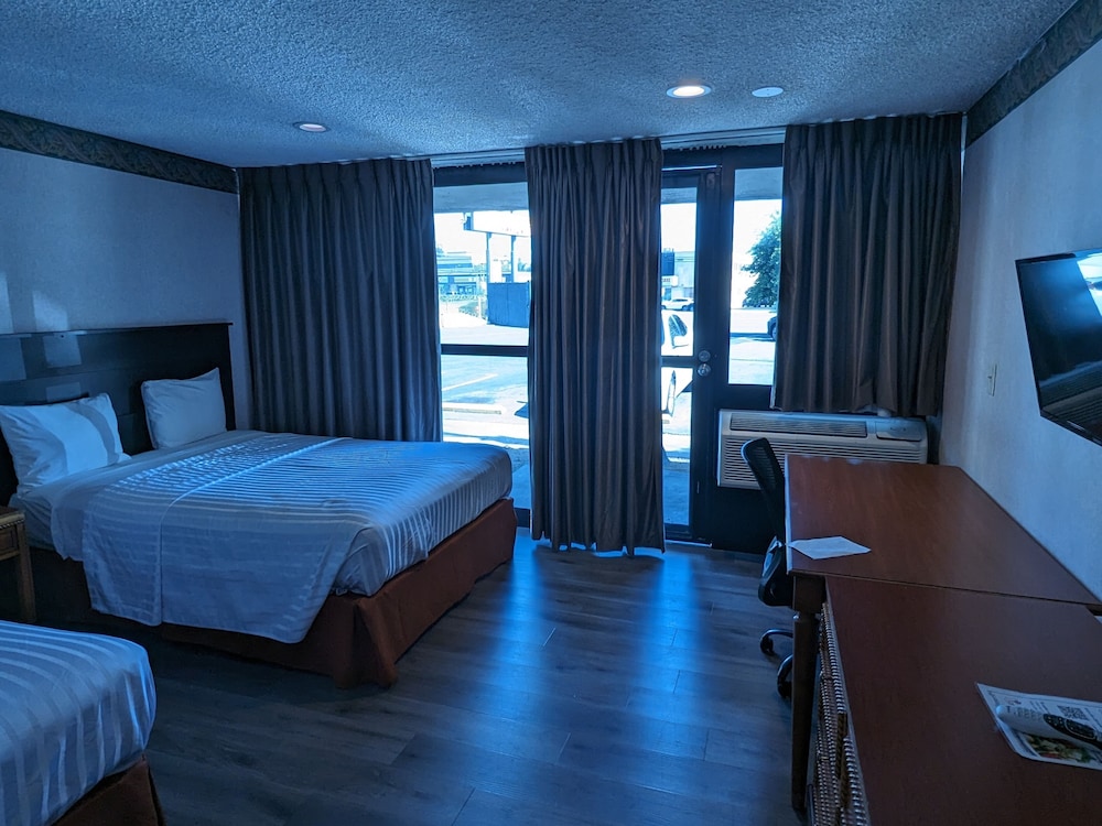 Deluxe Double Room, 2 Queen Beds, Non Smoking photo 3