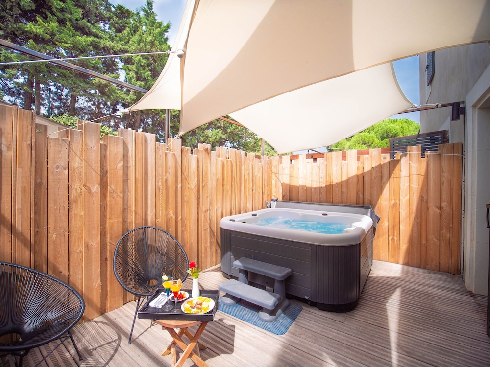 Superior Room (Jacuzzi) photo 2