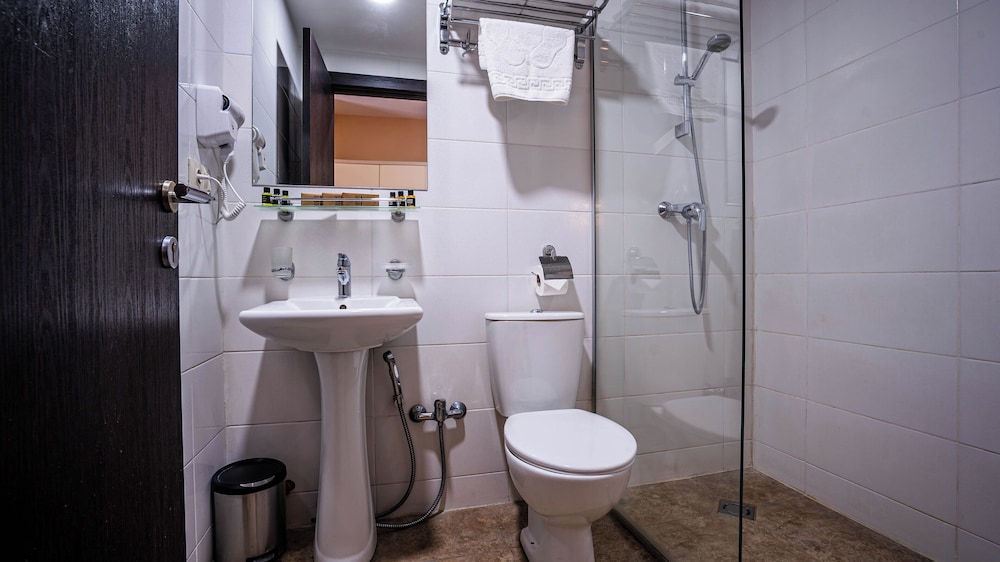 Standard Double or Twin Room - Photo 3