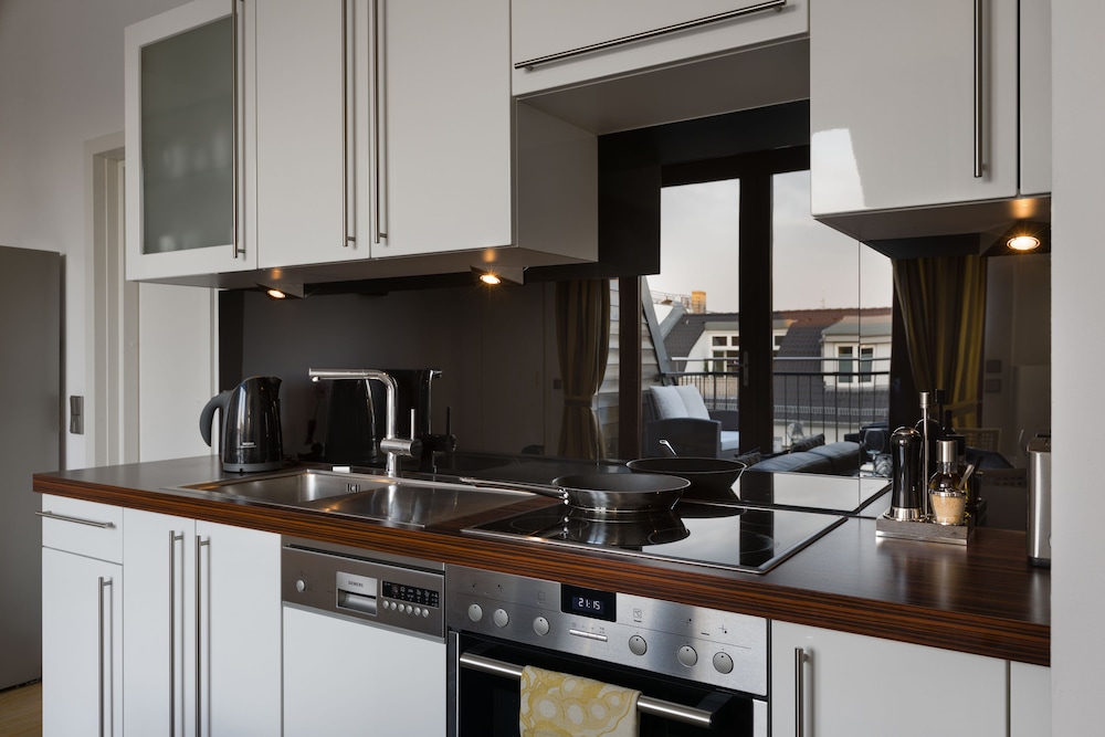 Keyless Easy Entry 24/7 - Deluxe 1 Bedroom Apartment photo 3