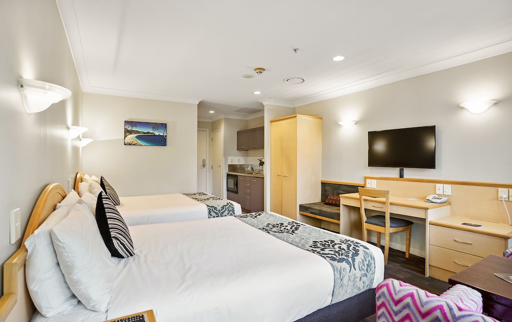 Family Room with Two Double Beds - Photo 3