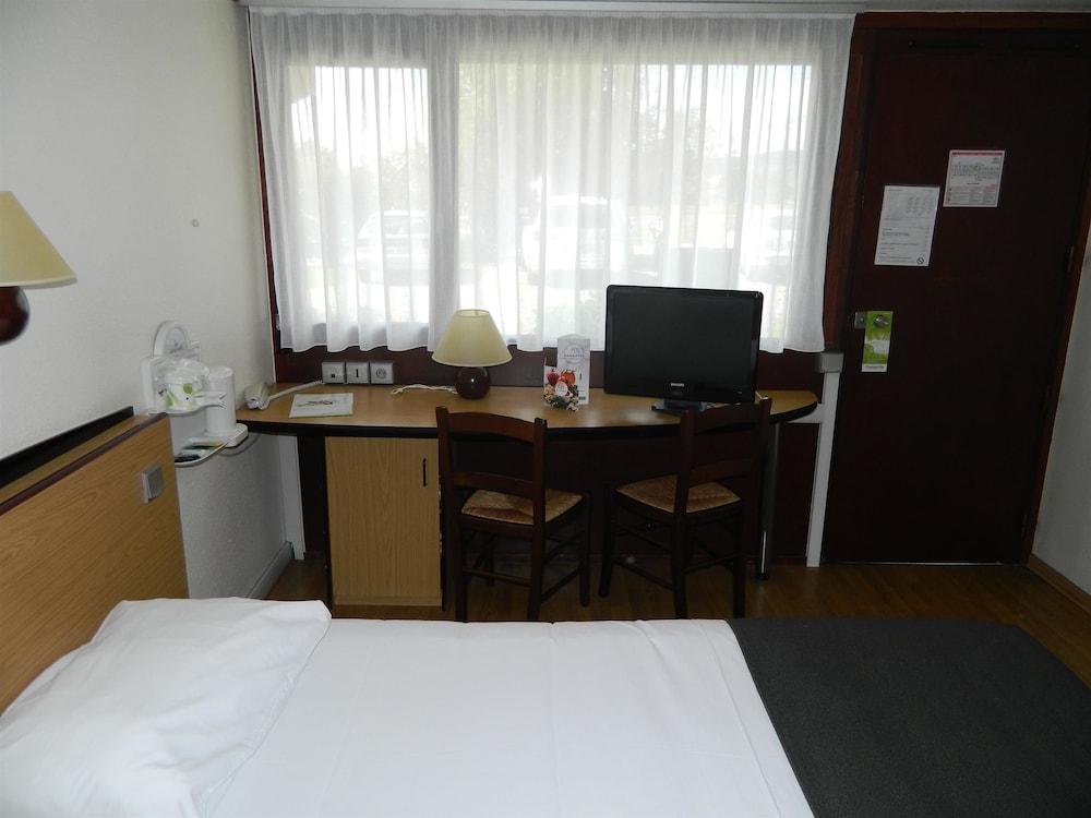 Standard Room, 2 Twin Beds - Photo 2