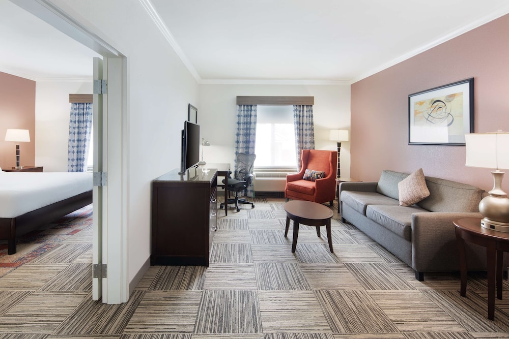 Suite, One King Bed - Photo 2