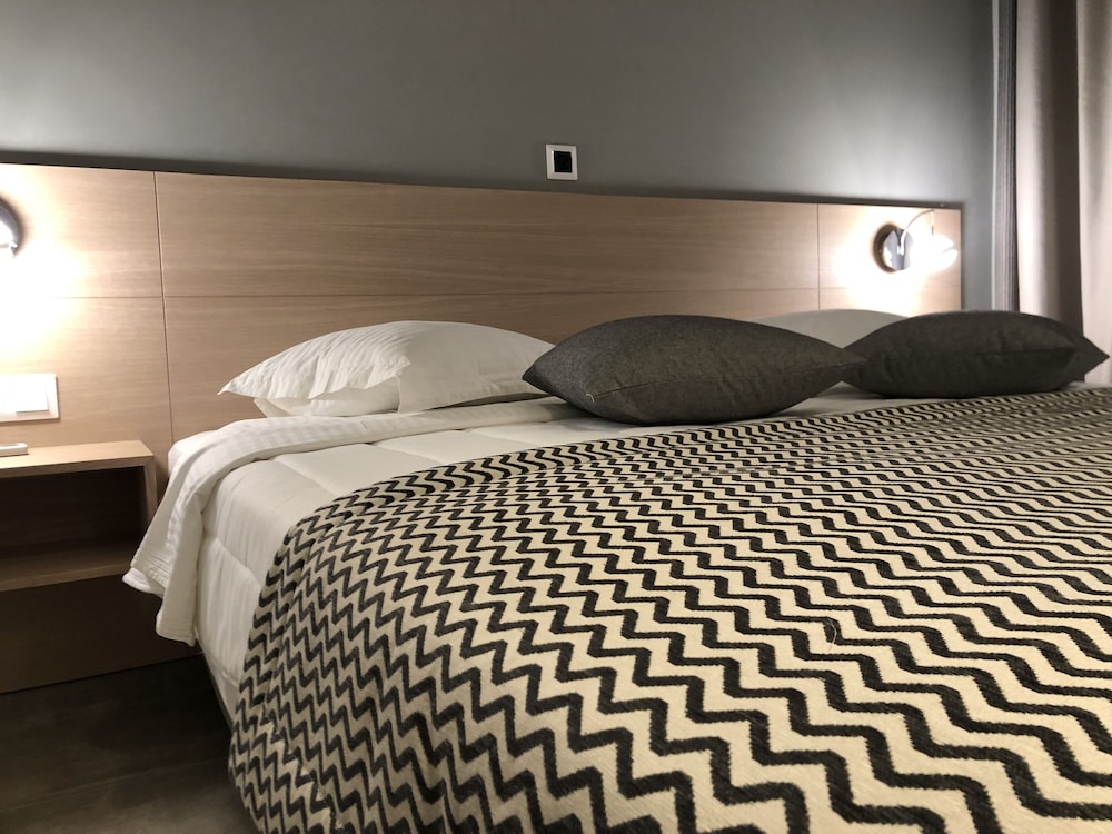 Deluxe Double Room - Photo 8