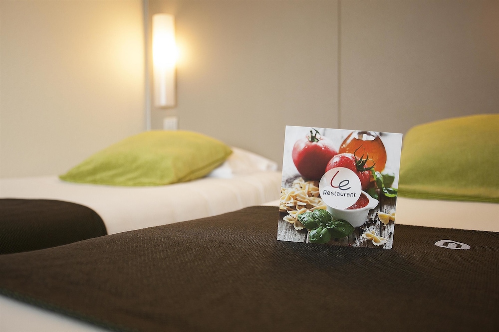 Standard Room, 2 Twin Beds - Photo 1