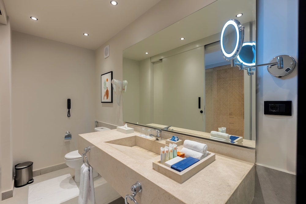 Premium Single Room, Pool View - Photo 4