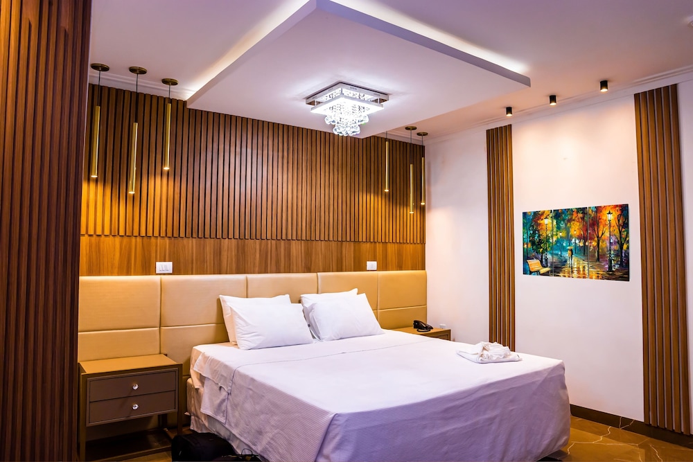 Superior Room, 1 King Bed photo 1