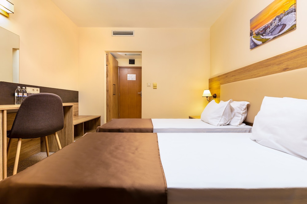 Double or Twin Room - Photo 2