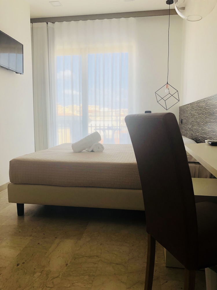 Deluxe Double or Twin Room photo 1