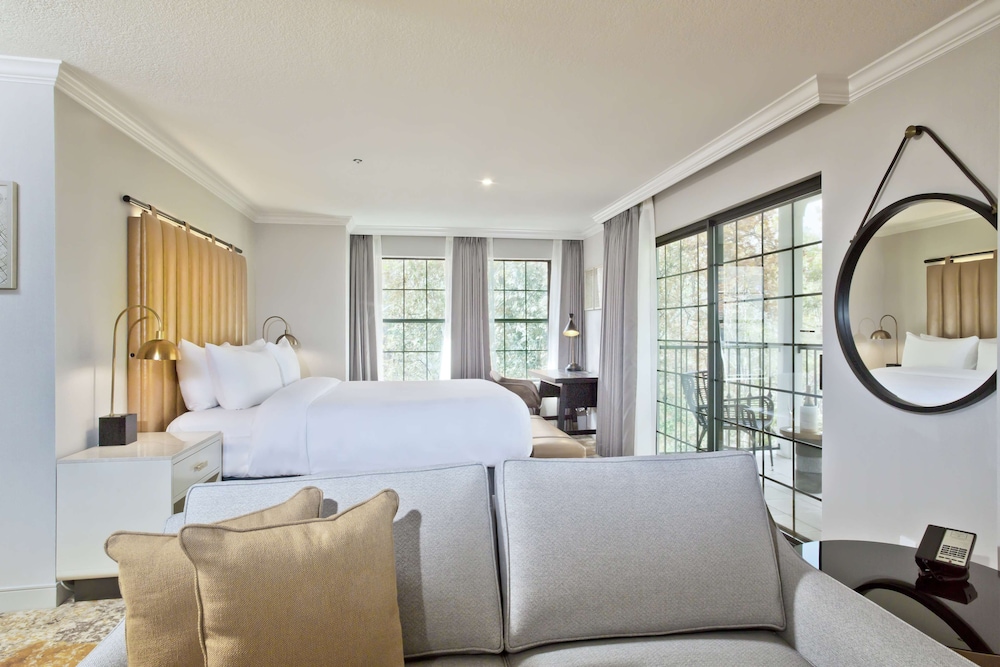Junior Suite, 1 King Bed, Balcony photo 1