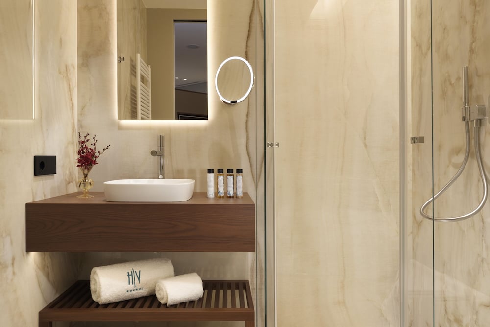 Suite, Park View - Photo 5