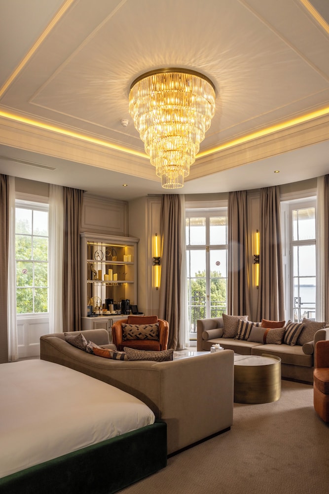 Junior Suite, 1 King Bed (Royal) - Photo 9