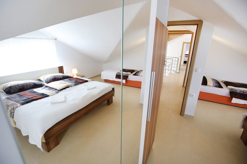 Studio (Standard Studio Apartment with Terrac) photo 3