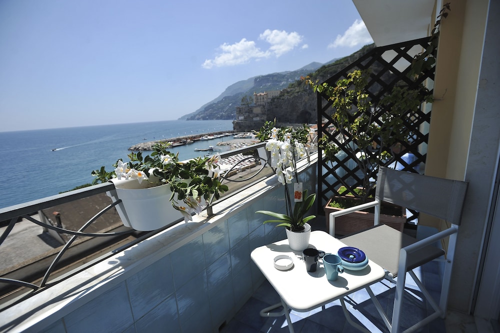 Panoramic Studio, Sea View, Sea Facing