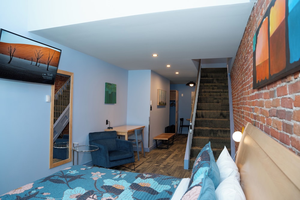 Standard Bi-Level Loft (1 King & Sofa Bed) photo 1