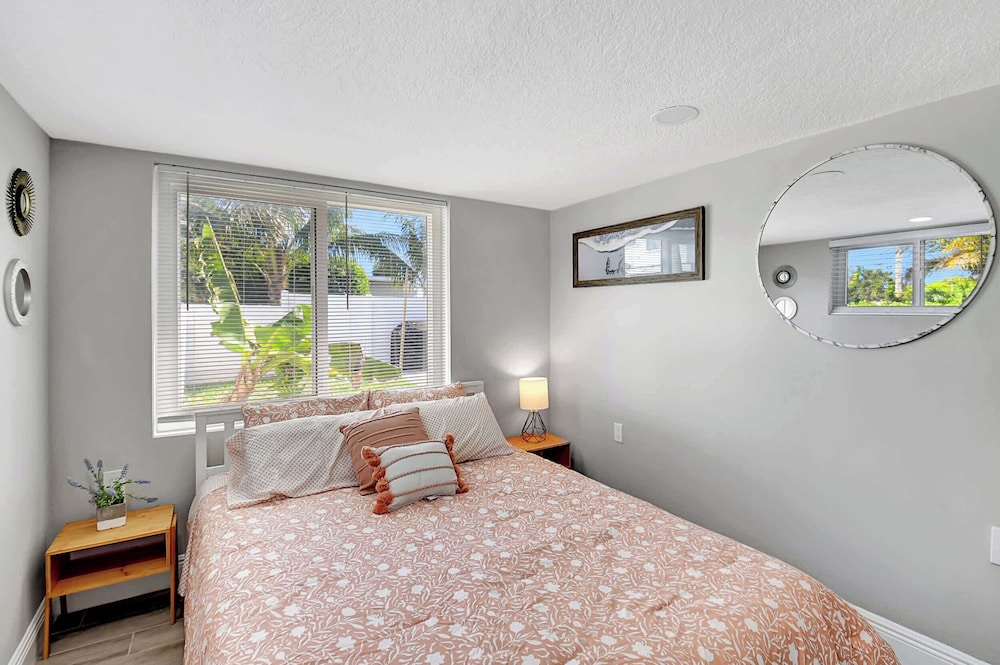 House, Multiple Beds, Pool Access, Pool View (Seacrest Estate) photo 1