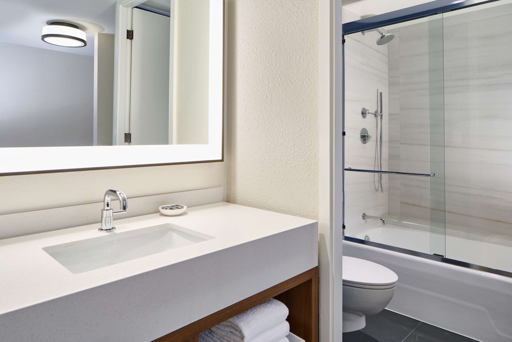 Club Suite, 1 King Bed With Sofa Bed, Oceanfront