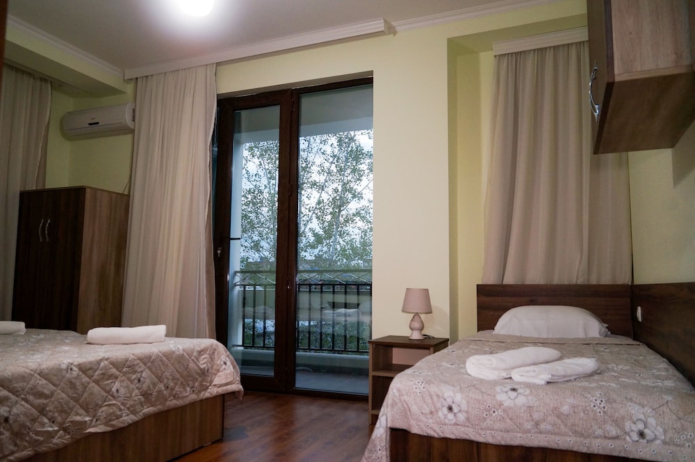 Economy Triple Room