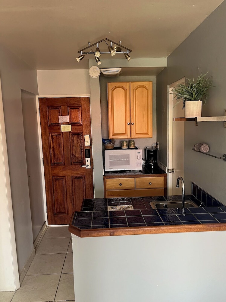 Deluxe Suite, Multiple Beds, Kitchenette, Courtyard View photo 3