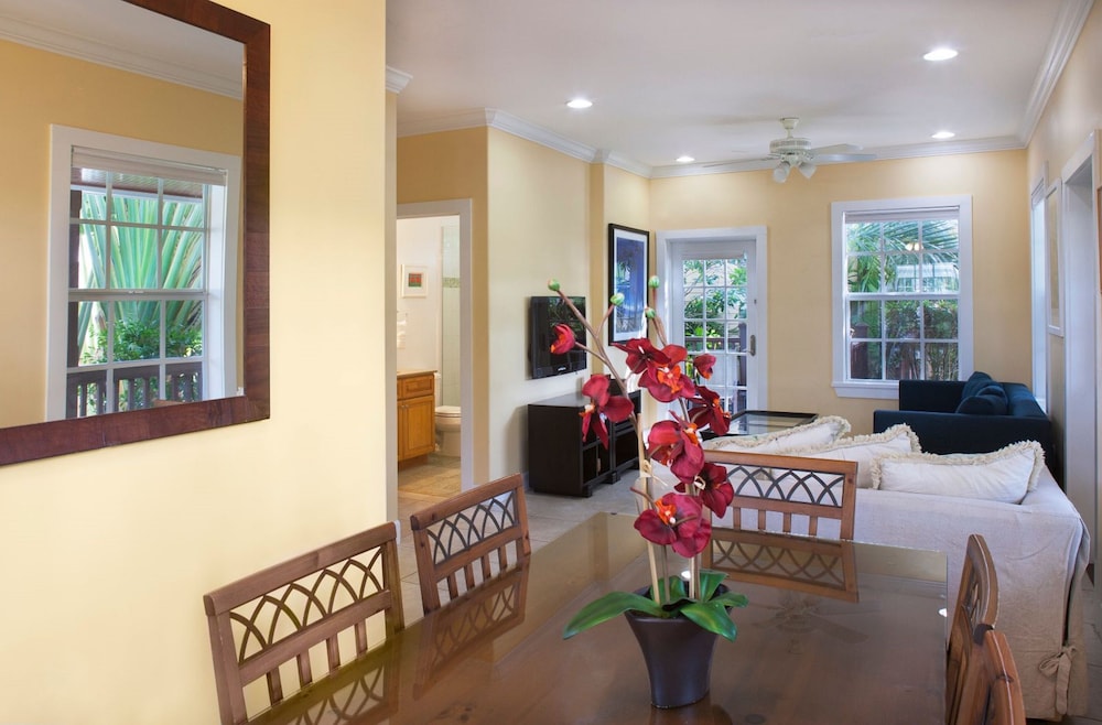 Royal Palm Suite photo 2