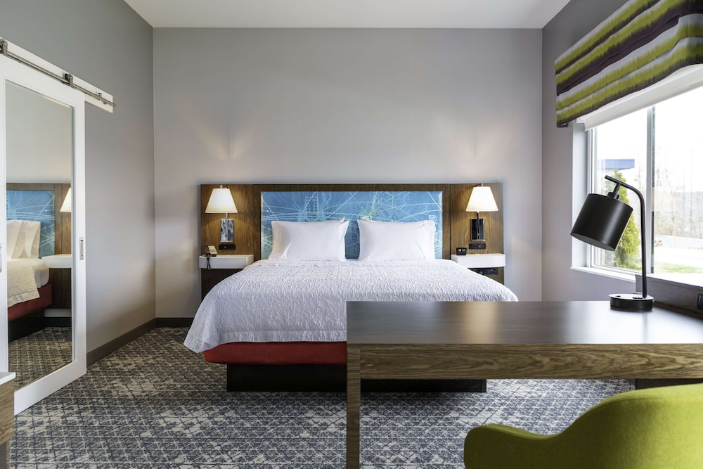 Suite, 1 King Bed, Accessible, Refrigerator & Microwave