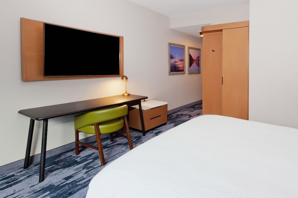 Room, 1 King Bed photo 2